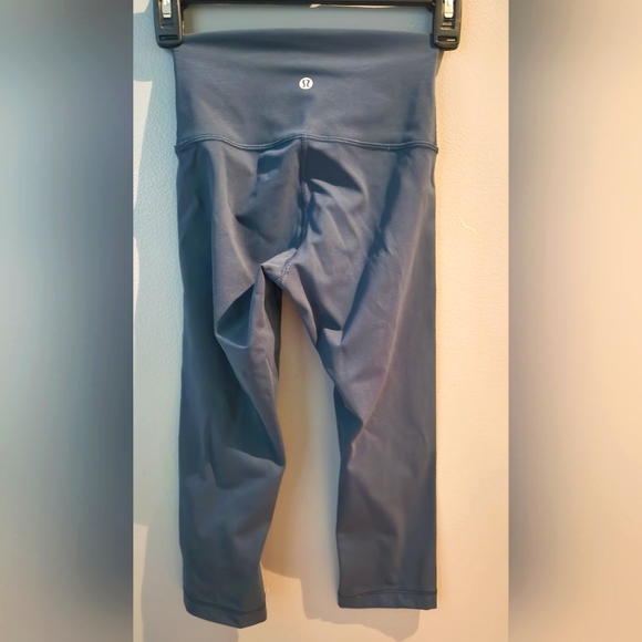 Lululemon Wunder Under Hi Rise 1/2 tight full on Luxtreme 17" - Picture 2 of 7